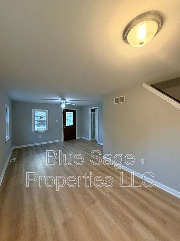 4 bed, 2.0 bath, 1386 sqft, $1,995 — Photo 4