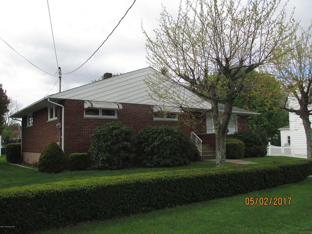 18 E Pine St, Sheppton, PA 18248 Zillow