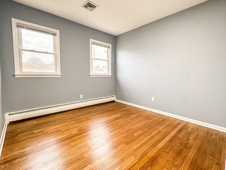 825 Dewey St #2 — Photo 4