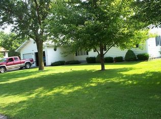 506 Pinkston Dr, Moweaqua, IL 62550