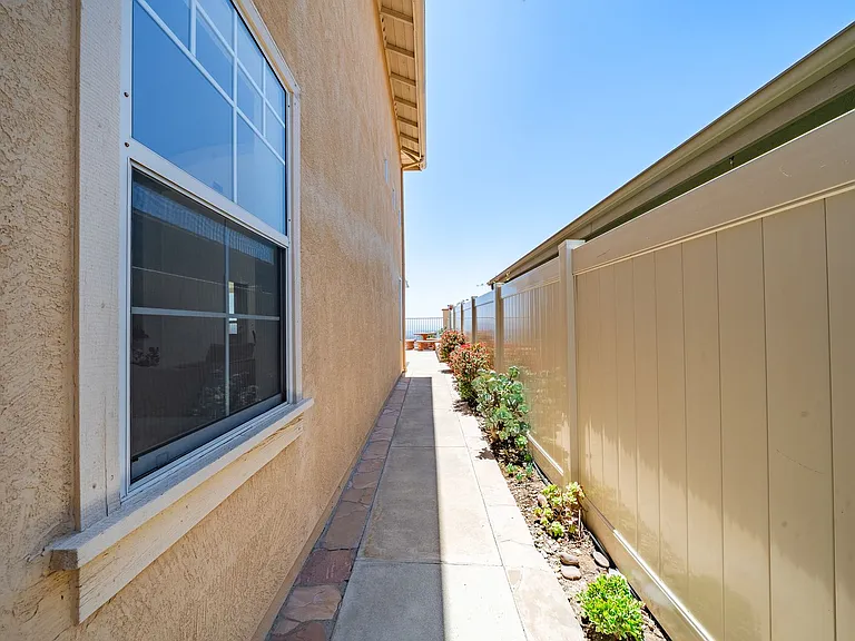 2283 Rock View Gln — Photo 44