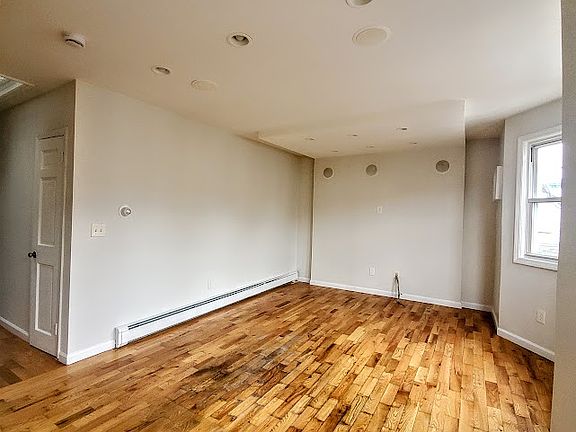 4th image of 442 Baldwin Ave #2