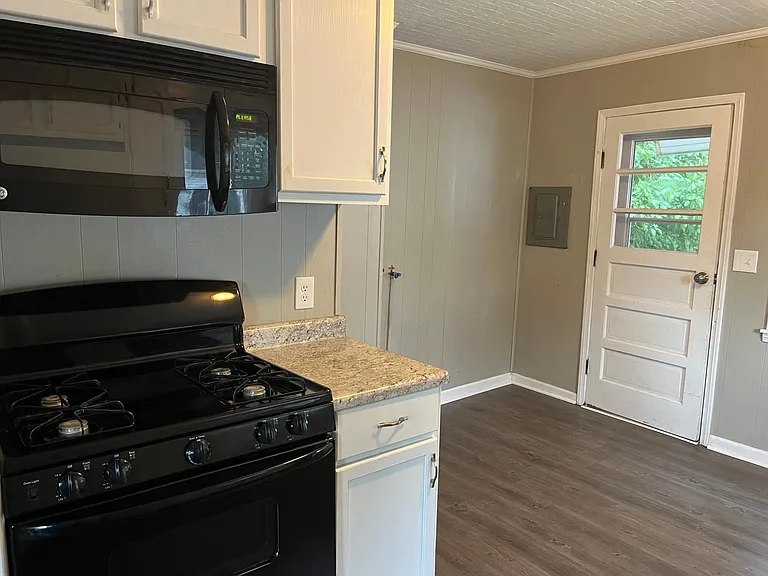 4511 Taylor Ave — Photo 6