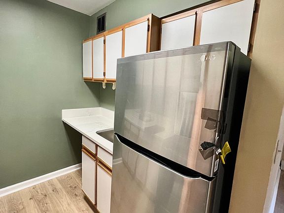 3rd image of 400 Mount Pleasant Ave APT 2