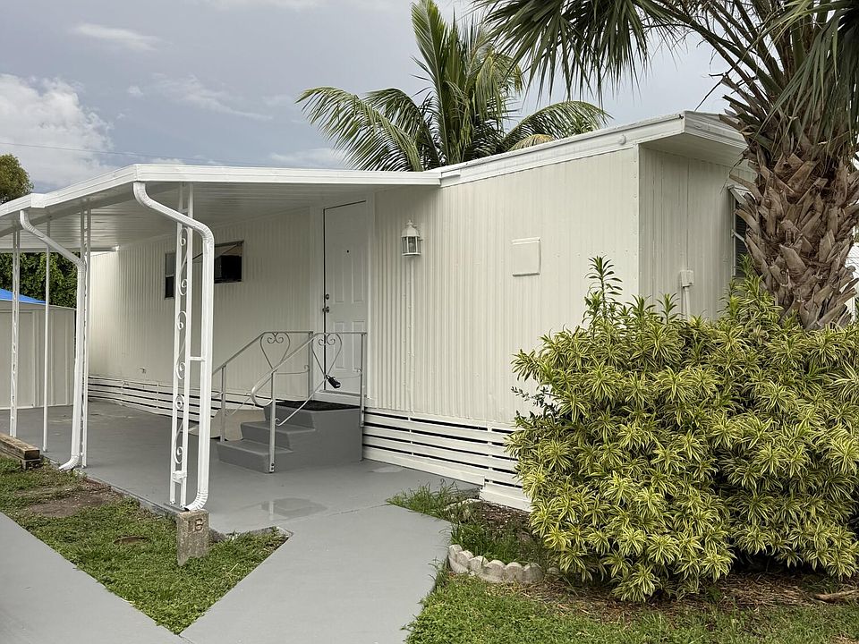 1st image of 16 Palm Drive #16