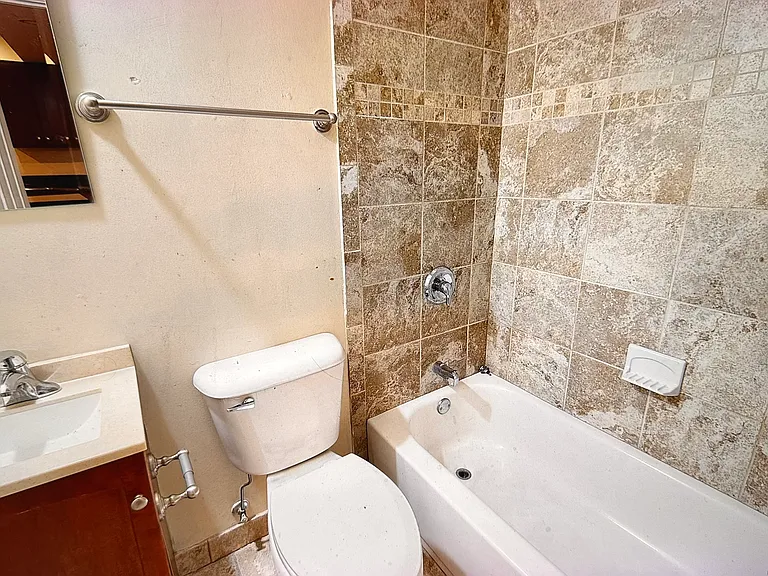 410 W School St #1B — Photo 5