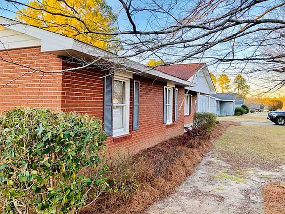 3rd image of 410 Eastwood Dr