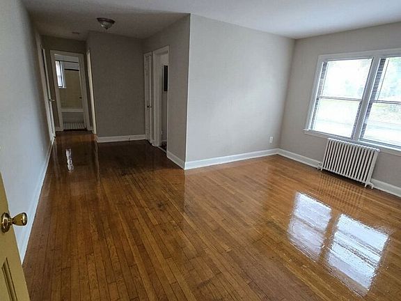 3rd image of 1210 N Quinn St #124