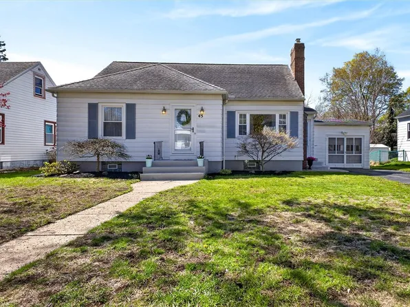 45 Longcroft Rd, Rochester, NY 14609