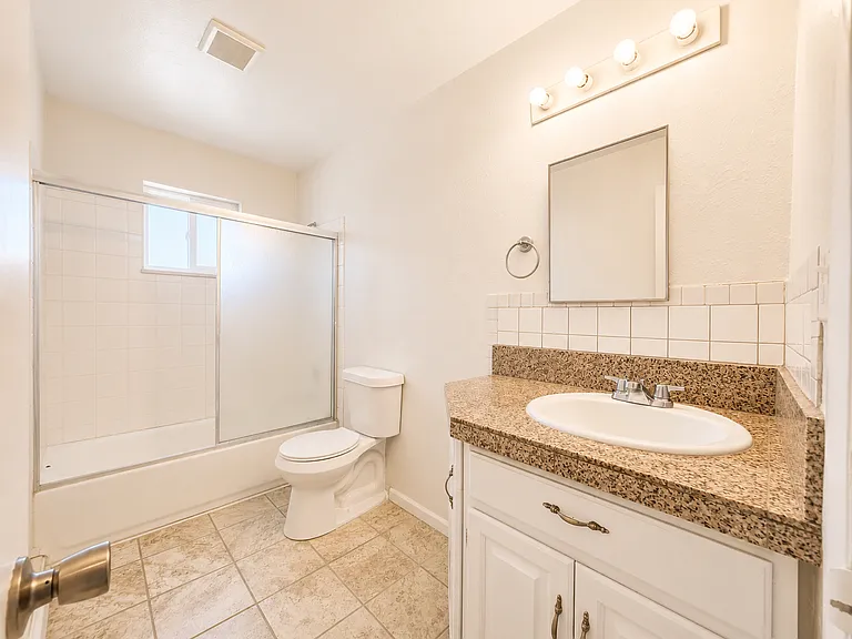 4240 Loomis Ave #4 — Photo 7