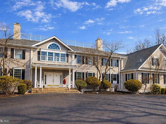 3rd image of 22 Tomlyn Dr
