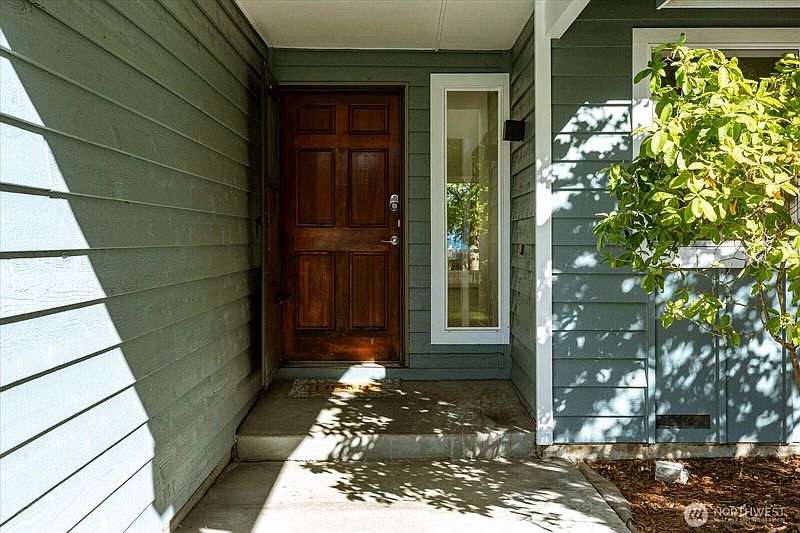 3rd image of 1501 SW Periwinkle Lane