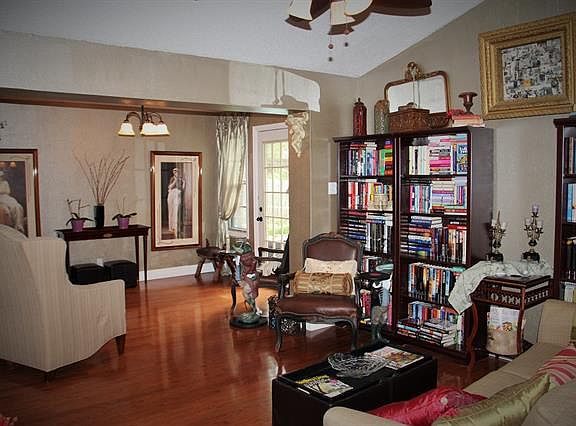 3rd image of 808 Chaparral Ct