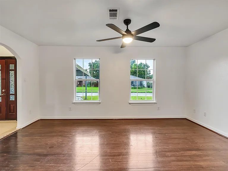 4930 Holloway Dr — Photo 26