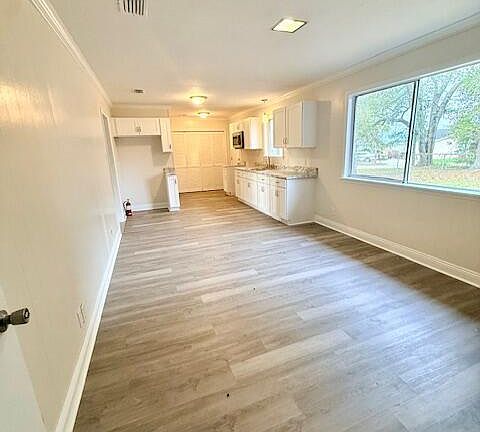 2nd image of 2719 Dantzler St