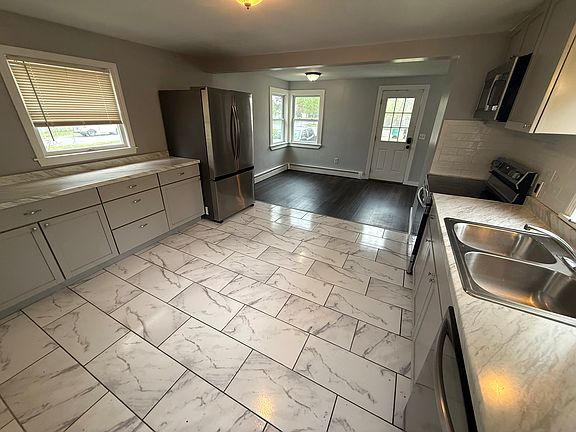 2nd image of 170 Alfred Rd #1