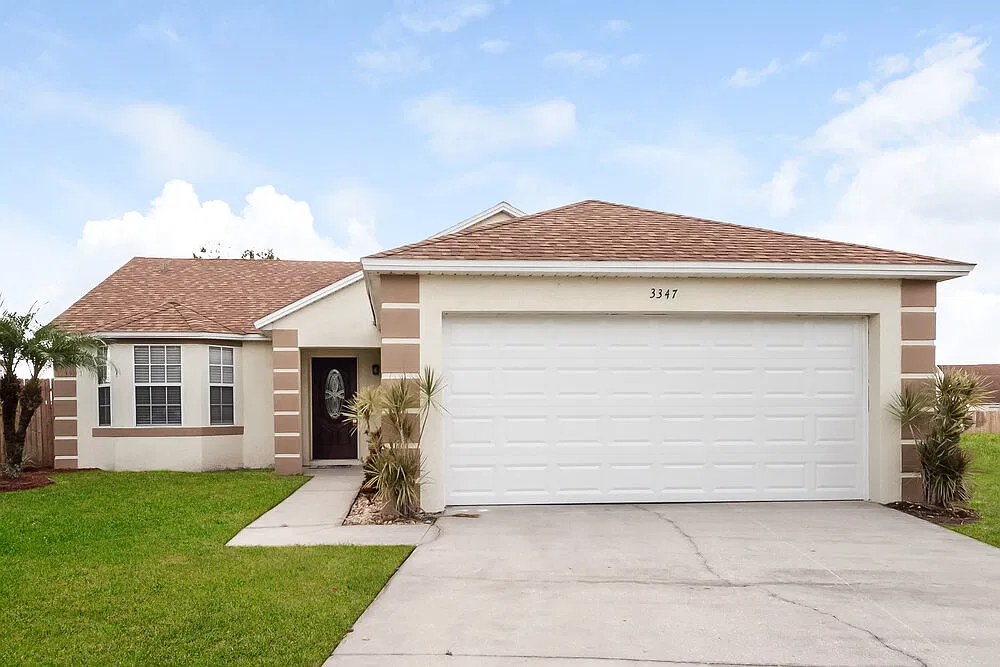 3 bed, 2.0 bath, 1254 sqft, $2,070 — Photo 1