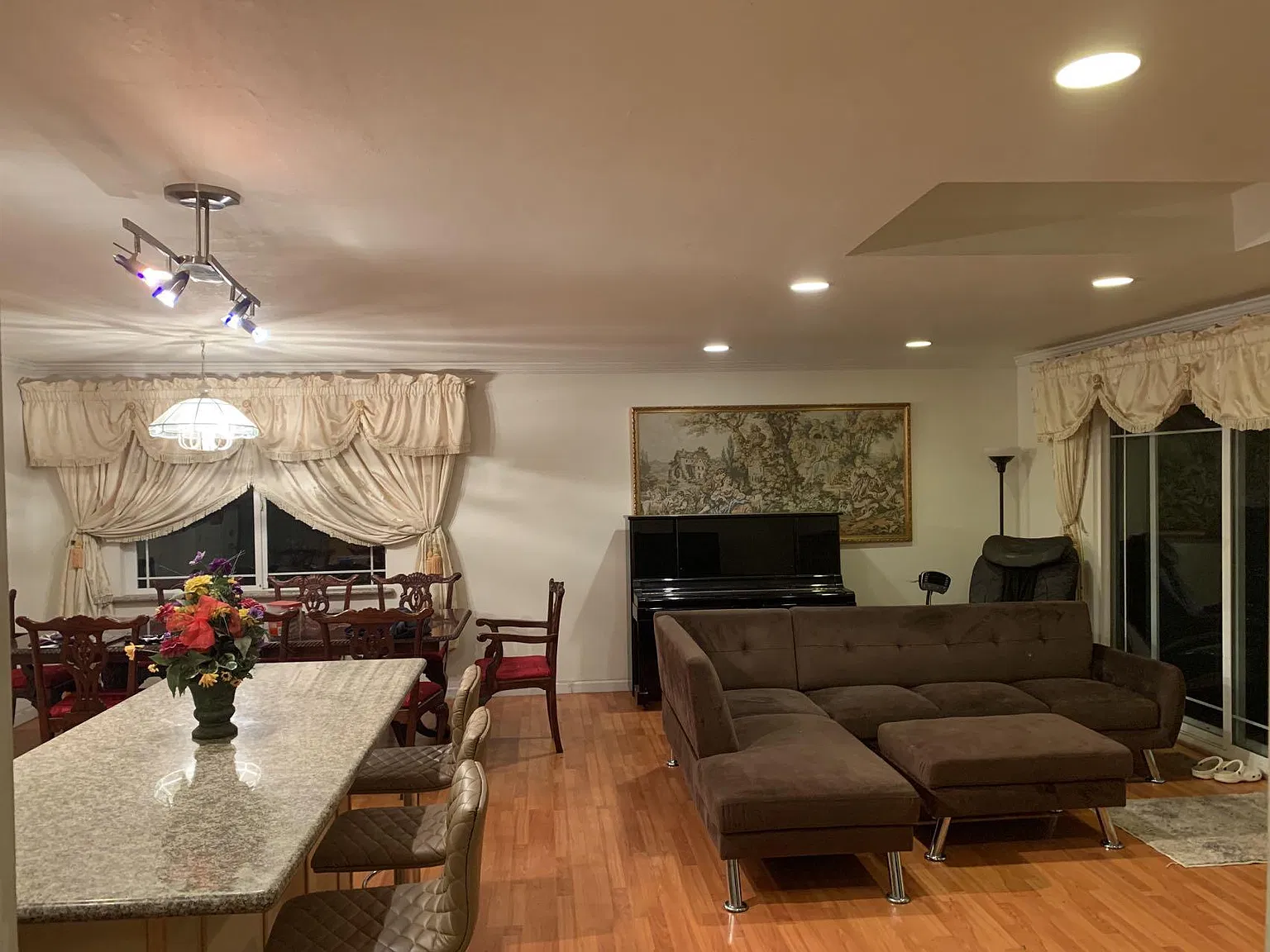 3 bed, 1200 sqft, $4,400 — Photo 2