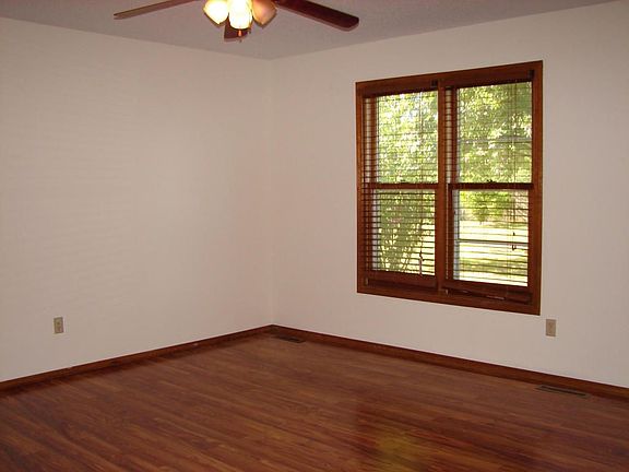 4th image of 412 Hill St