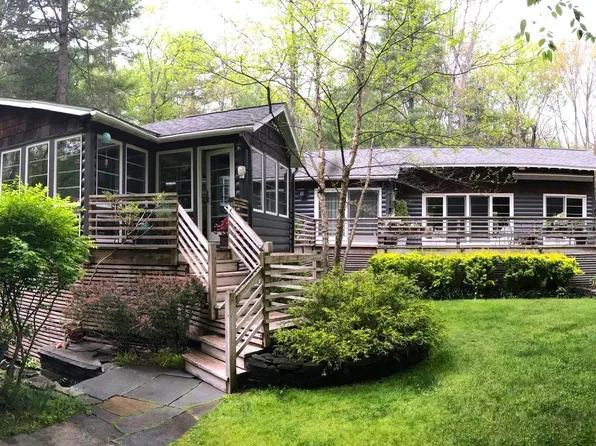 100 Onandaga Rd, Shohola, PA 18458