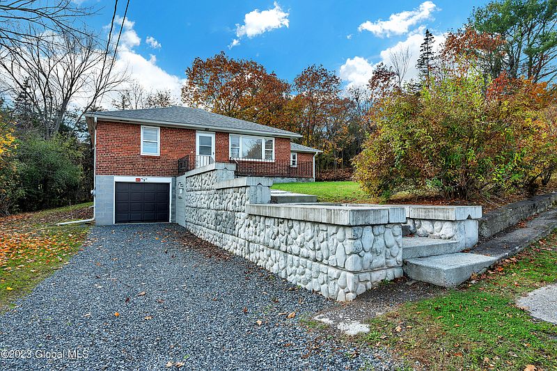 3rd image of 11 Klingermann Drive