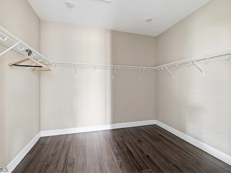 26801 Victoria Pl — Photo 23