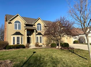 8908 Pine St, Lenexa, KS 66220