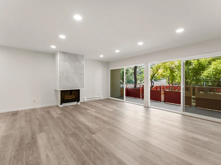 2441 Carlmont Dr — Photo 2