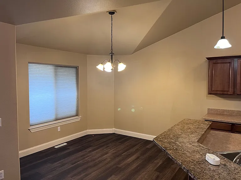 3285 Banff Ave — Photo 9