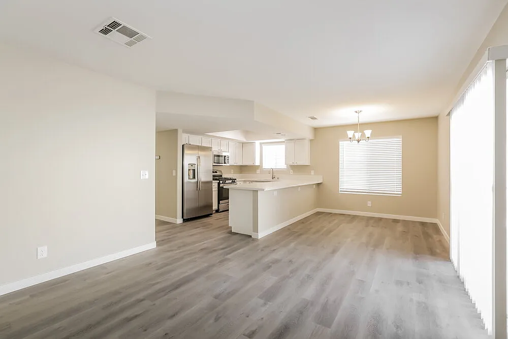 3 bed, 2.5 bath, 1638 sqft, $2,370 — Photo 4