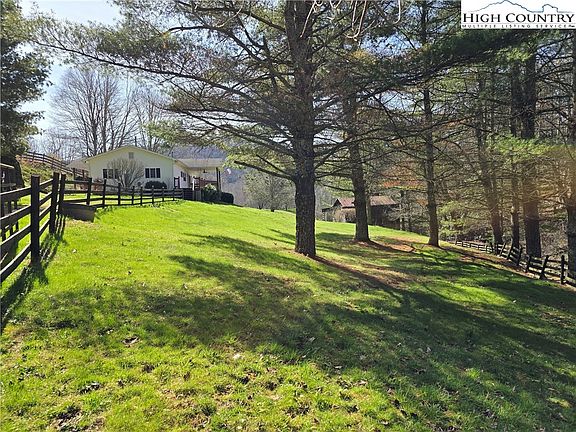 2nd image of 3160 Roundabout Road