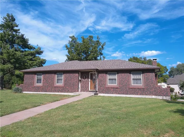 3 E Terrace St, Paola, KS 66071