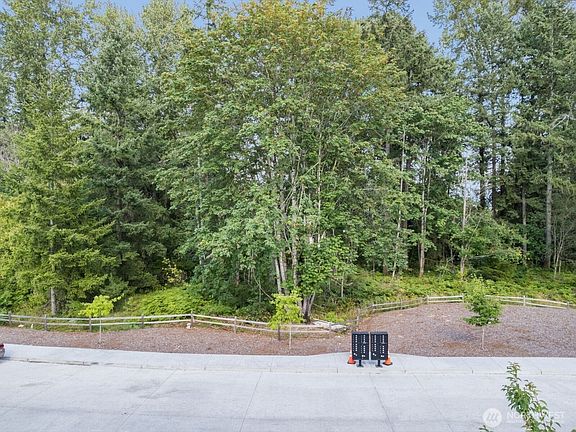 5th image of 16820 127th Avenue Ct E