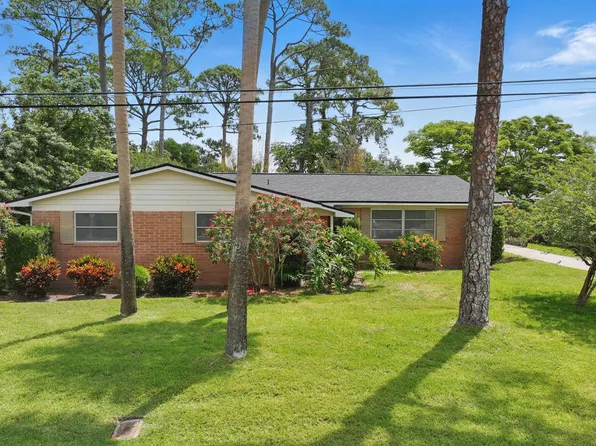 44 Fairway Cir, New Smyrna Beach, FL 32168