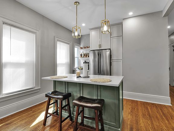 5th image of 100 Richmond Ave #1