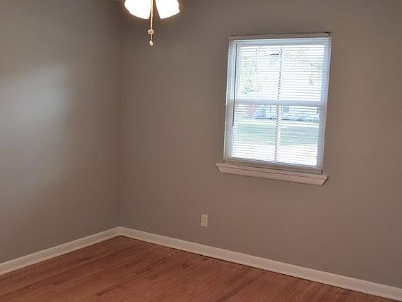 3rd image of 15 Parkview Dr