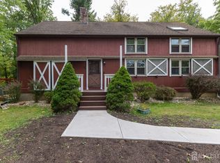 75 Henderson Rd, Kendall Park, NJ 08824