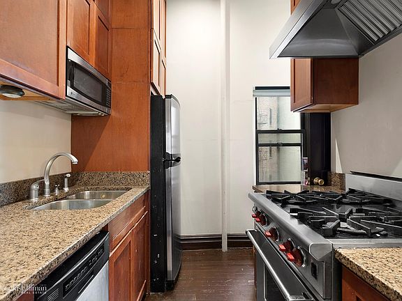 3rd image of 351 W 114th St APT 2E