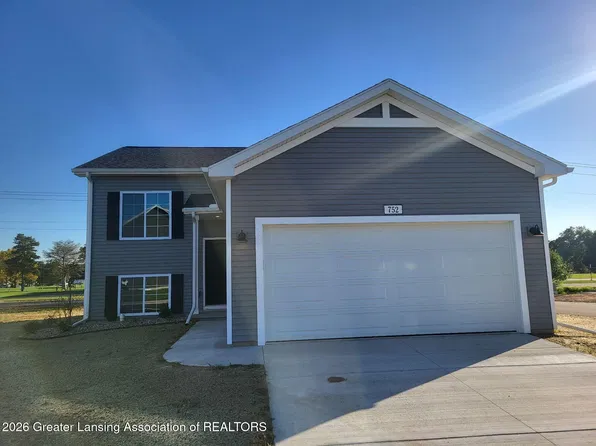 752 Saint Andrews Dr, Eaton Rapids, MI 48827
