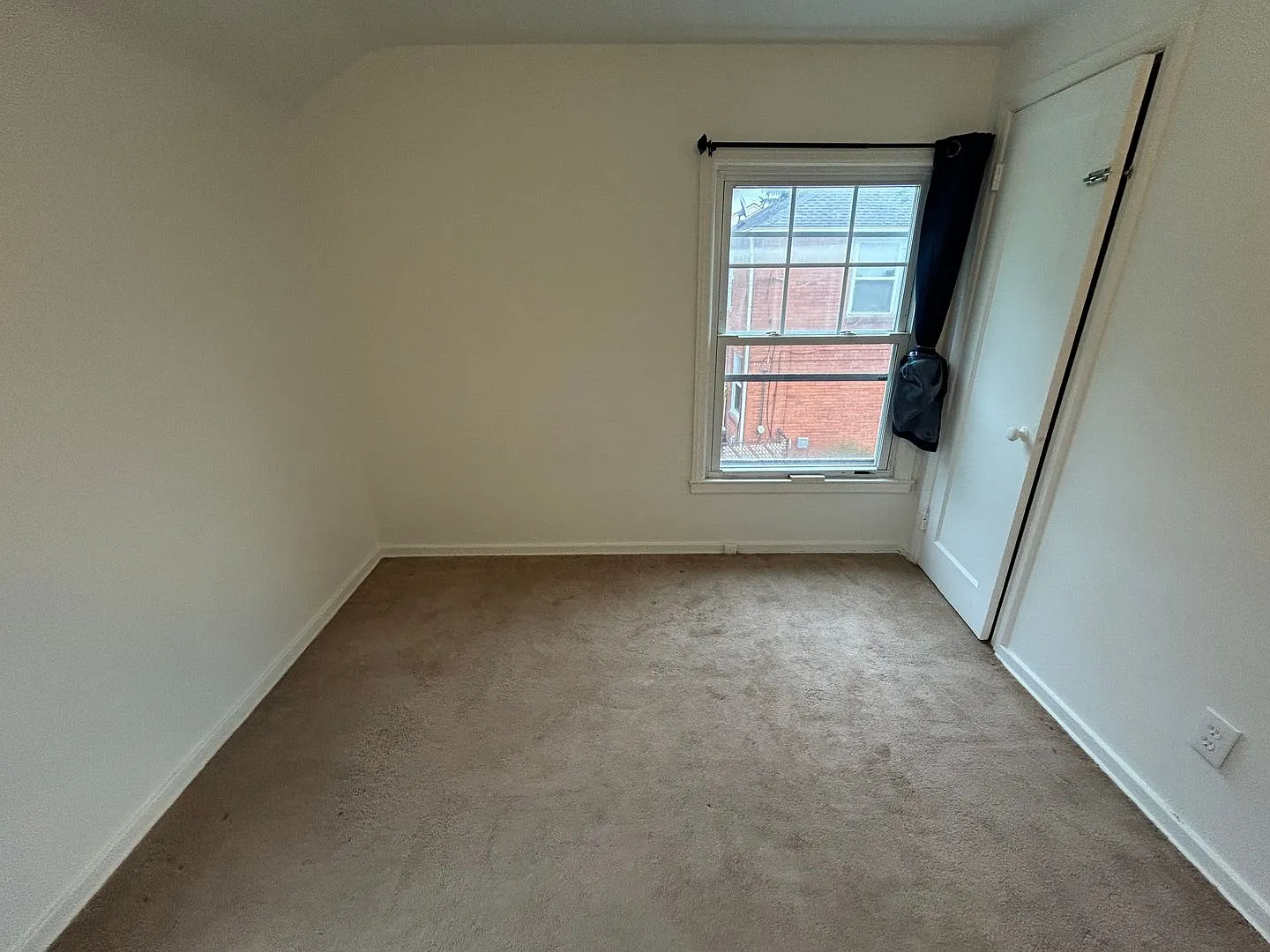 2 Bed - 1 Bath Unit — Photo 4