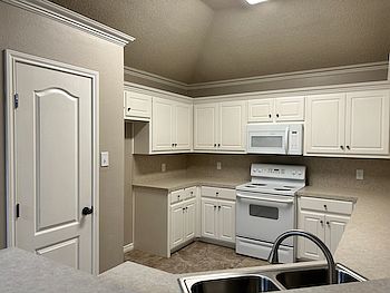 4th image of 1509 Windsor Ave