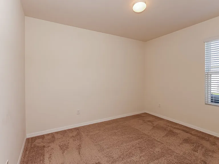 713 SW 4th Ter — Photo 11