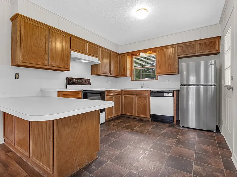 125 Red Oak Dr — Photo 4