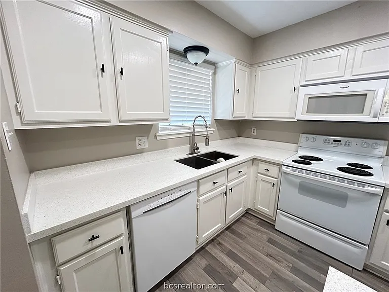 1904 Dartmouth St #K2 — Photo 10