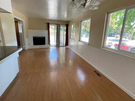 3rd image of 725 W Valley Dr APT 1