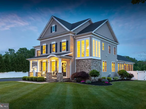 102 Juniper Dr, Mullica Hill, NJ 08062