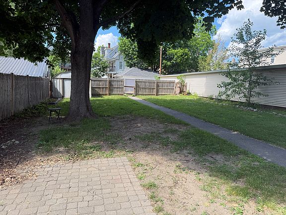 5th image of 112 Arlington St APT 1
