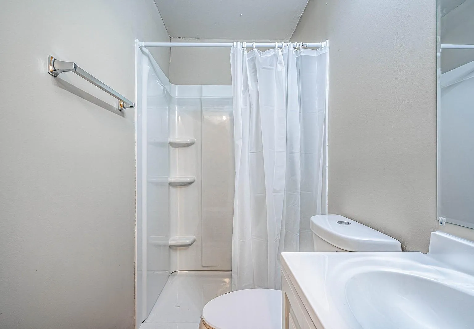 4 bed, 3.0 bath, 1238 sqft, $654 — Photo 4