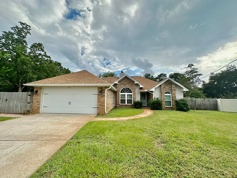 519 E Timberlake Dr — Photo 1