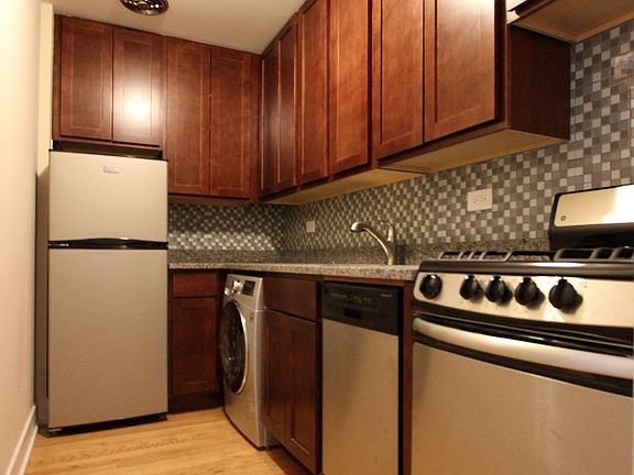 3rd image of 555-308 W Arlington Pl #308